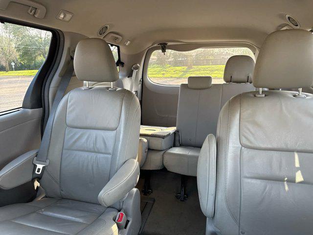 Photo of 2017 Predawn Gray Mica Toyota Sienna