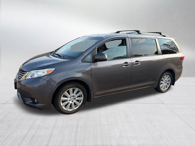 Photo of 2017 Predawn Gray Mica Toyota Sienna