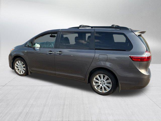Photo of 2017 Predawn Gray Mica Toyota Sienna