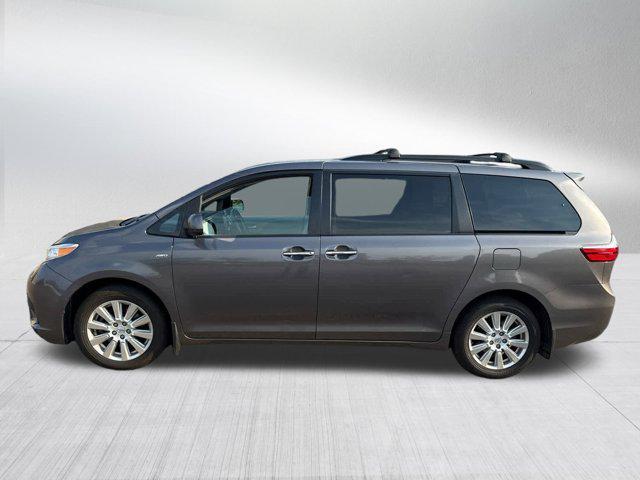 Photo of 2017 Predawn Gray Mica Toyota Sienna