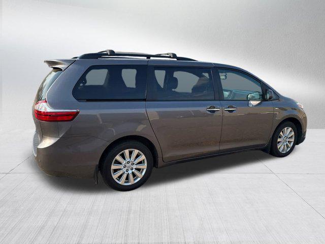 Photo of 2017 Predawn Gray Mica Toyota Sienna