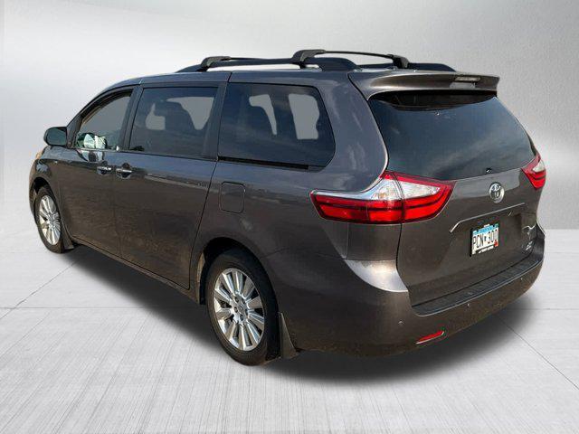 Photo of 2017 Predawn Gray Mica Toyota Sienna
