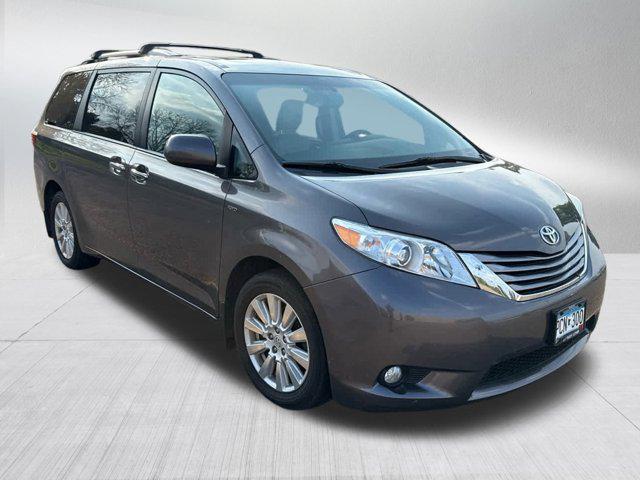 Photo of 2017 Predawn Gray Mica Toyota Sienna