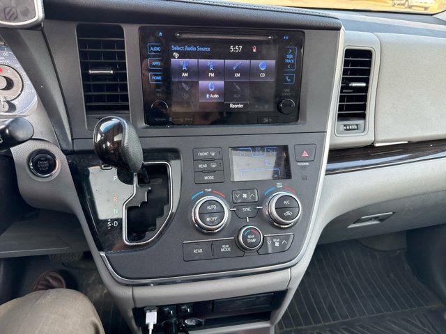 Photo of 2017 Predawn Gray Mica Toyota Sienna
