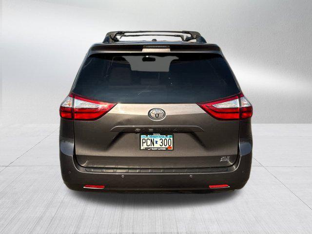 Photo of 2017 Predawn Gray Mica Toyota Sienna