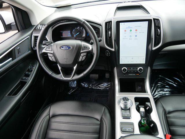 Photo of 2024 Oxford White Ford Edge