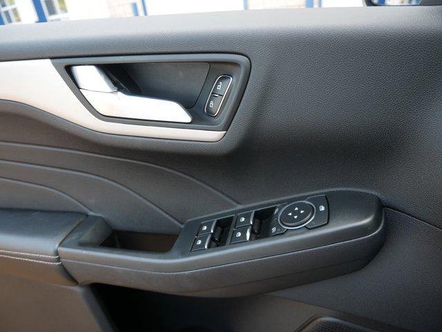 Photo of 2022 Oxford White Ford Escape