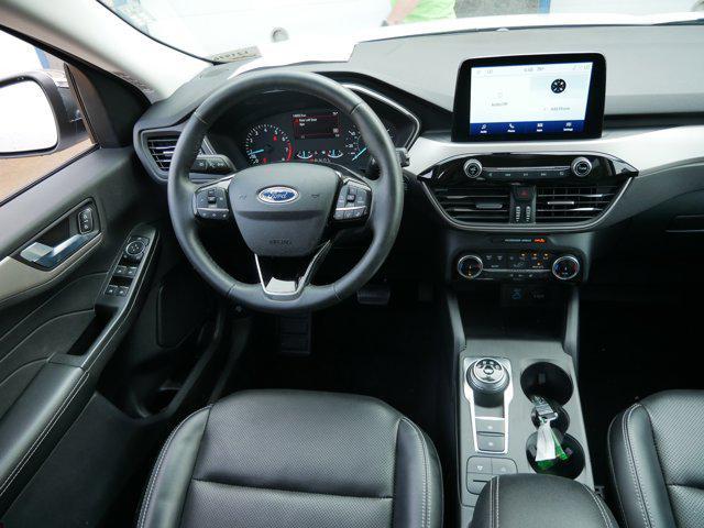 Photo of 2022 Oxford White Ford Escape