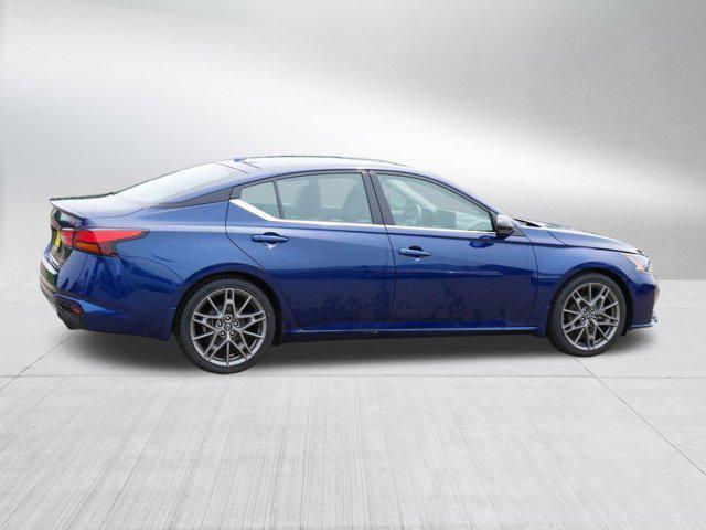 Photo of 2023 Deep Blue Pearl Nissan Altima