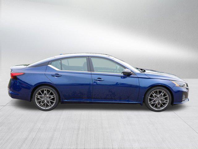 Photo of 2023 Deep Blue Pearl Nissan Altima