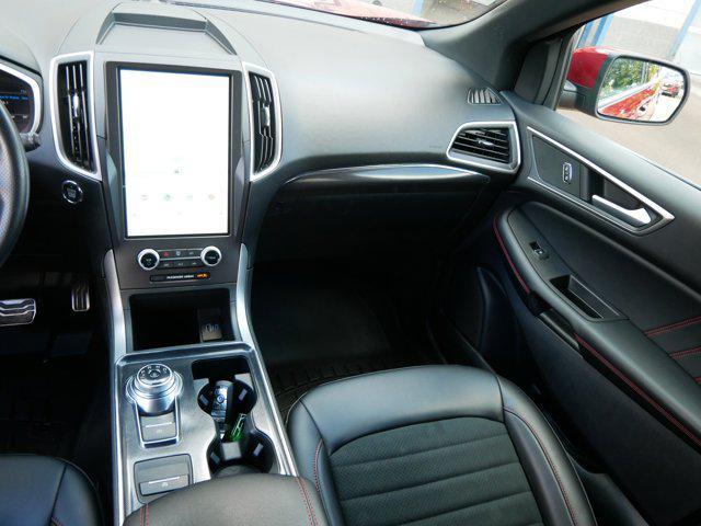Photo of 2021 Rapid Red Metallic Tinted Clearcoat Ford Edge