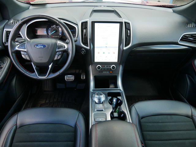 Photo of 2021 Rapid Red Metallic Tinted Clearcoat Ford Edge