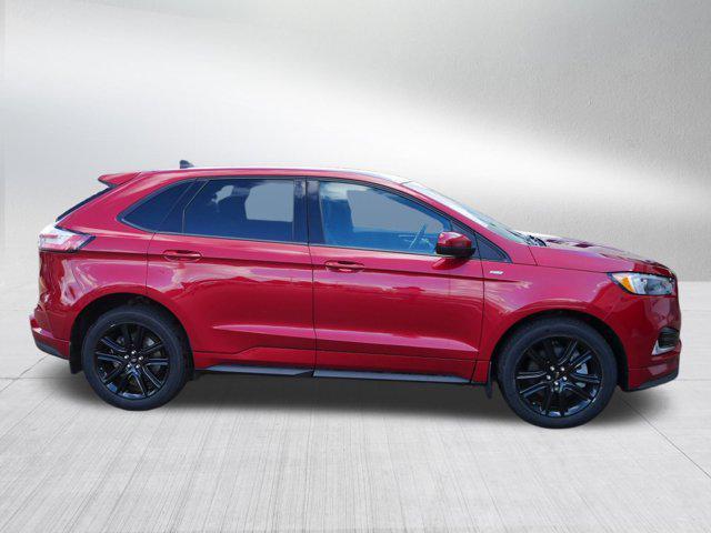 Photo of 2021 Rapid Red Metallic Tinted Clearcoat Ford Edge