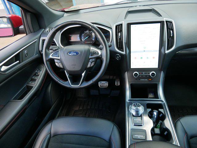Photo of 2021 Rapid Red Metallic Tinted Clearcoat Ford Edge