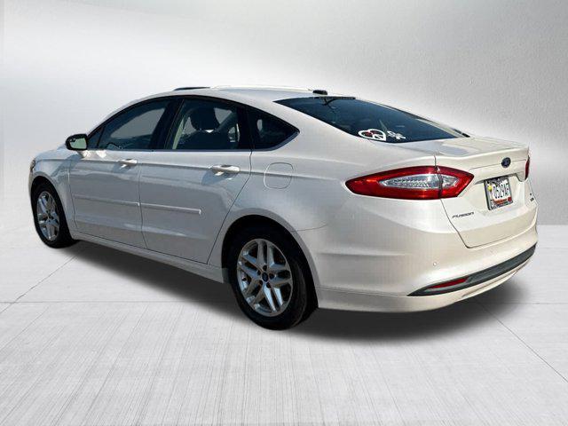Photo of 2016 White Platinum Metallic Tri-Coat Ford Fusion