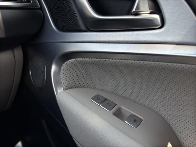 Photo of 2019 Gray Genesis G70