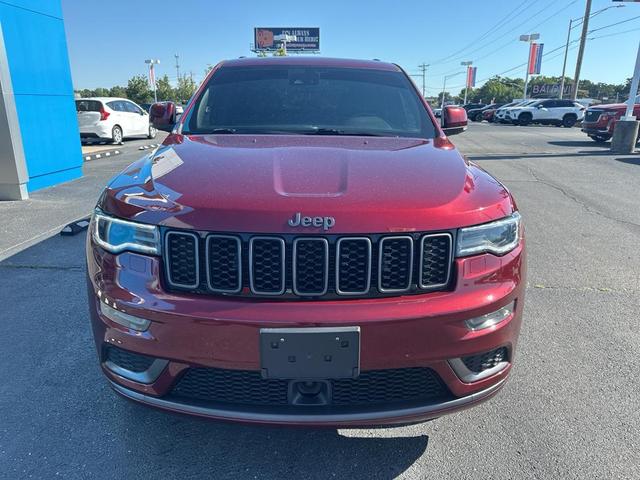Photo of 2019 Burgundy Jeep Grand Cherokee