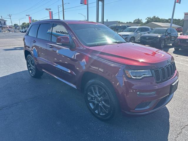 Photo of 2019 Burgundy Jeep Grand Cherokee