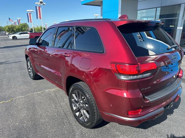 Photo of 2019 Burgundy Jeep Grand Cherokee