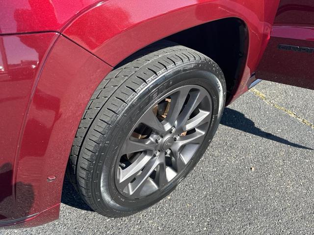 Photo of 2019 Burgundy Jeep Grand Cherokee