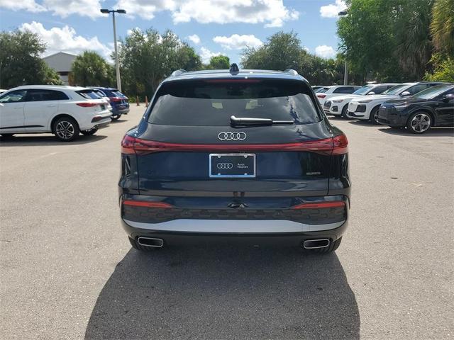 Photo of 2025 Mythos Black Metallic Audi Q5