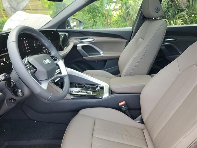 Photo of 2025 Mythos Black Metallic Audi Q5