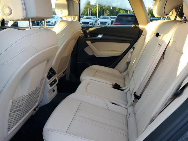 Photo of 2025 Chronos Gray Metallic Audi Q5