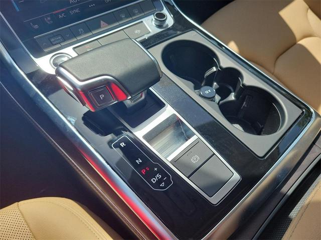 Photo of 2025 Glacier White Metallic Audi Q7