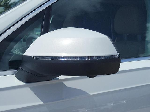 Photo of 2025 Glacier White Metallic Audi Q7