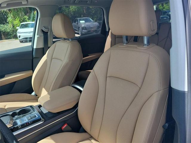Photo of 2025 Glacier White Metallic Audi Q7
