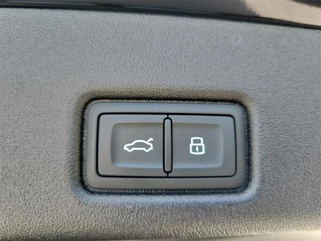 Photo of 2025 Mythos Black Metallic Audi Q5