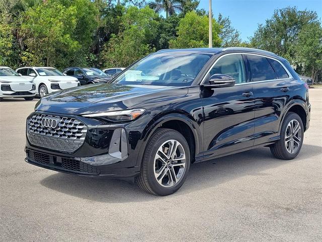 Photo of 2025 Mythos Black Metallic Audi Q5