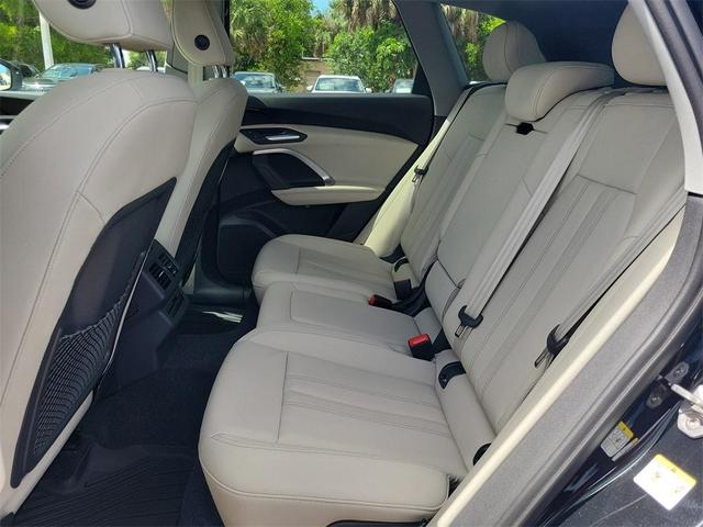 Photo of 2025 Mythos Black Metallic Audi Q5