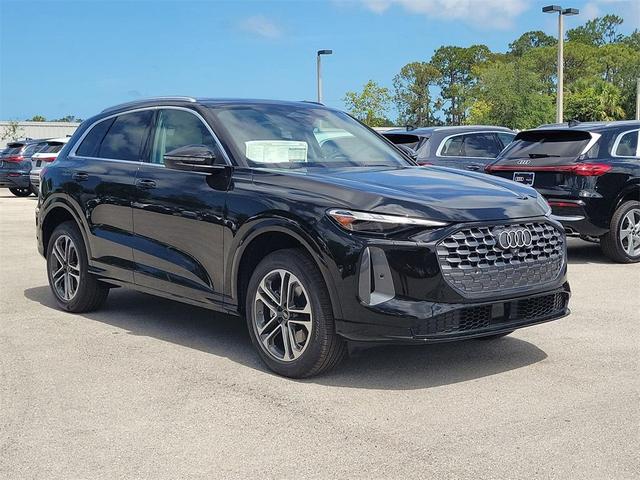 Photo of 2025 Mythos Black Metallic Audi Q5