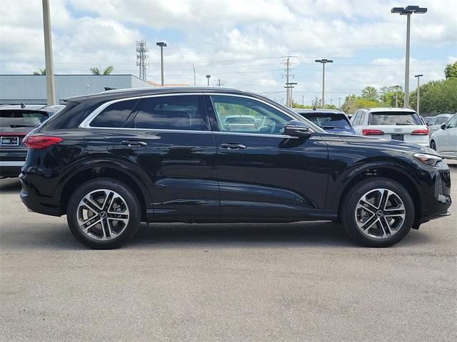 Photo of 2025 Mythos Black Metallic Audi Q5