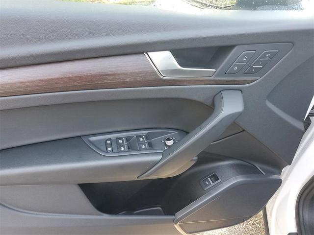 Photo of 2025 Arkona White Audi Q5