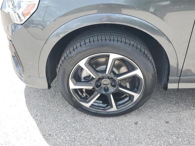 Photo of 2025 Daytona Gray Pearl Effect Audi Q3