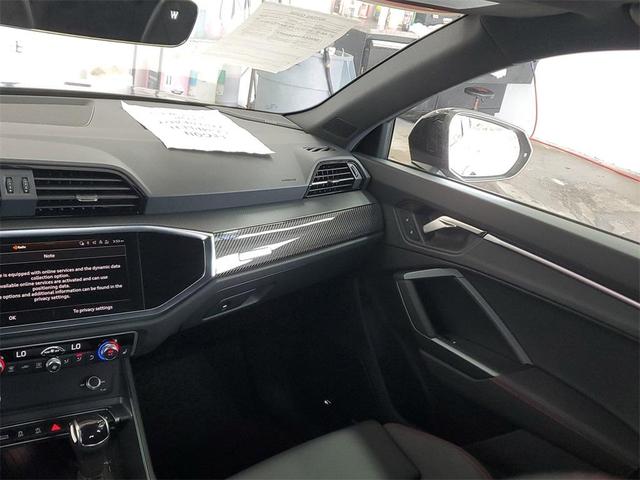Photo of 2025 Daytona Gray Pearl Effect Audi Q3