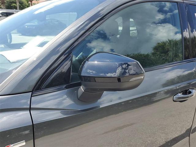 Photo of 2025 Daytona Gray Pearl Effect Audi Q3