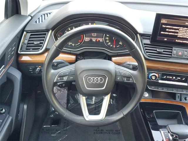 Photo of 2022 Florett Silver Metallic Audi Q5