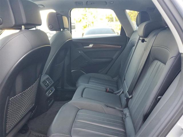 Photo of 2022 Florett Silver Metallic Audi Q5
