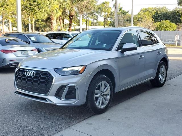 Photo of 2022 Florett Silver Metallic Audi Q5
