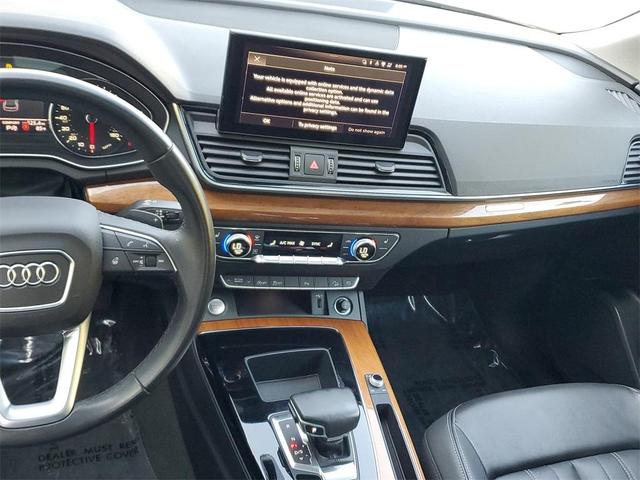 Photo of 2022 Florett Silver Metallic Audi Q5