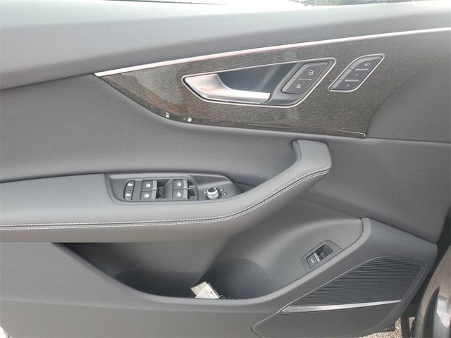 Photo of 2025 Samurai Gray Metallic Audi Q7