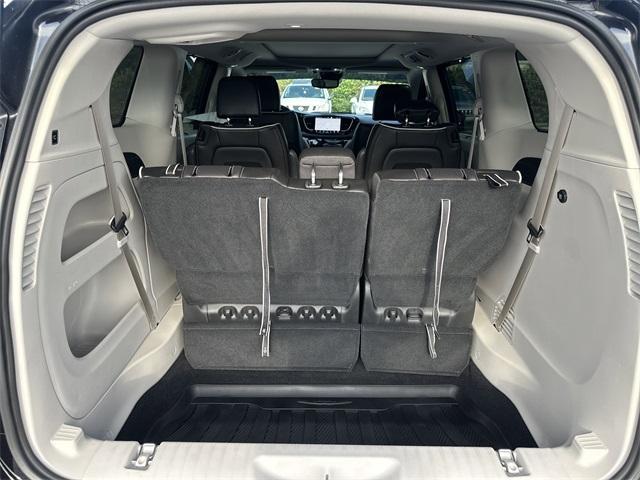 Photo of 2024 Diamond Black Chrysler Pacifica