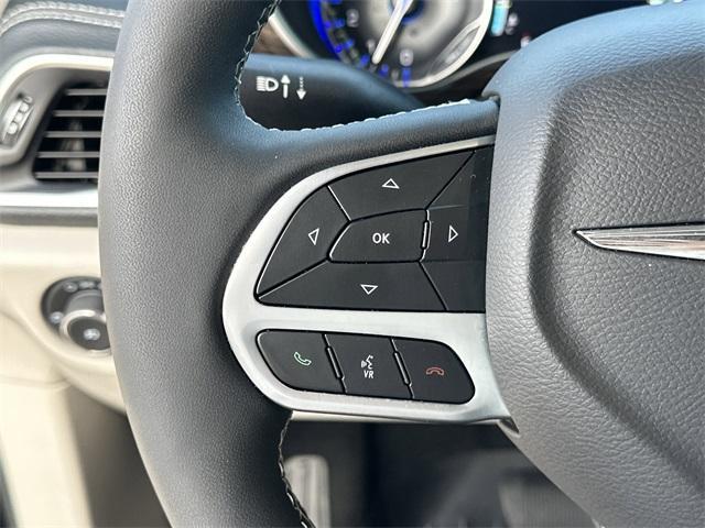 Photo of 2024 Diamond Black Chrysler Pacifica