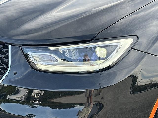 Photo of 2024 Diamond Black Chrysler Pacifica