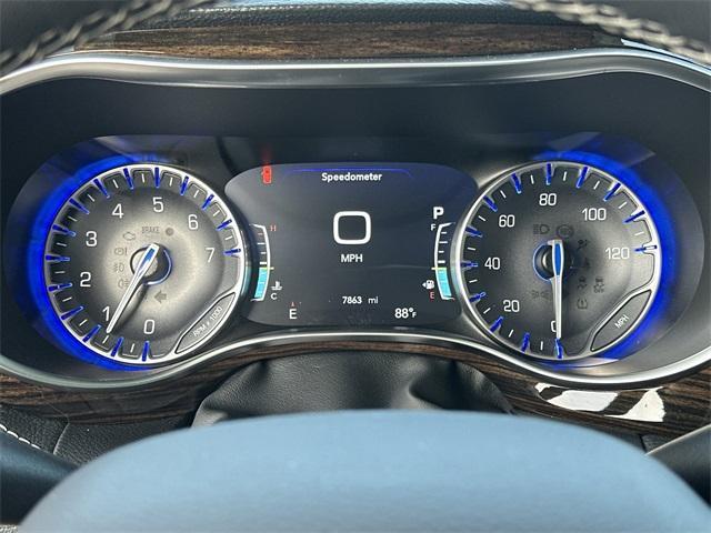 Photo of 2024 Diamond Black Chrysler Pacifica