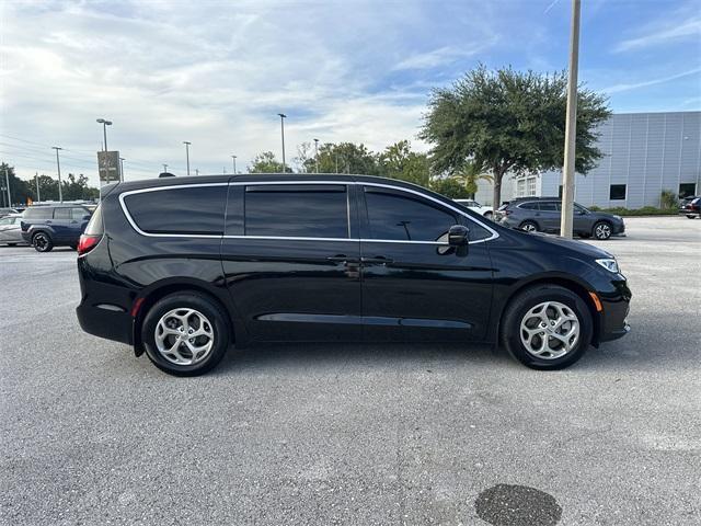 Photo of 2024 Diamond Black Chrysler Pacifica