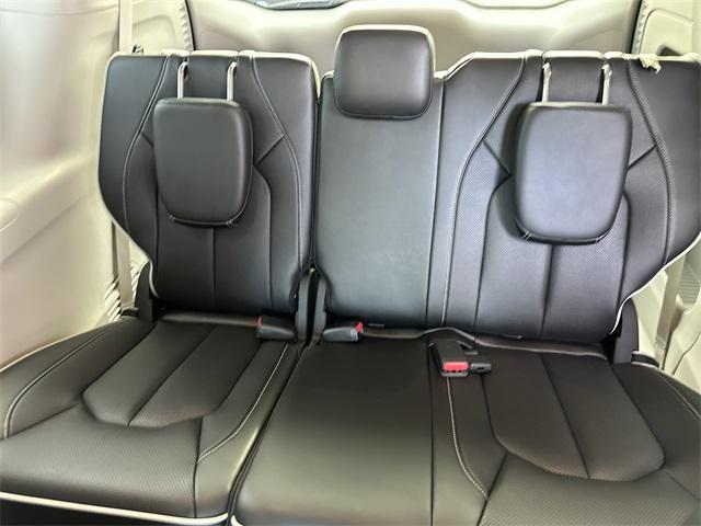 Photo of 2024 Diamond Black Chrysler Pacifica